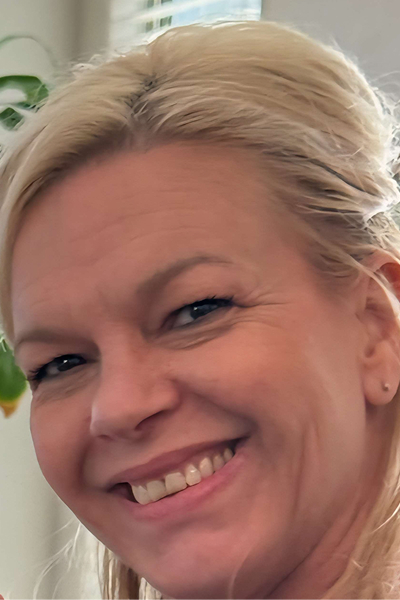 Headshot of Gina Arnold